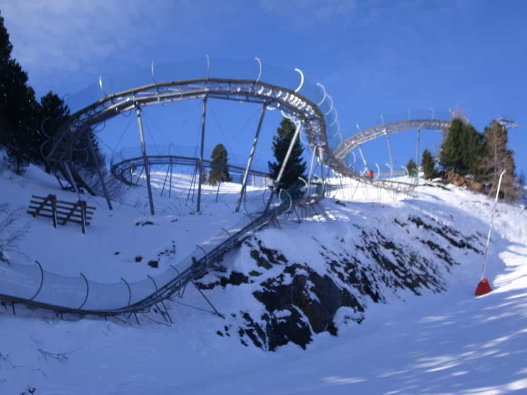 Winterrodelbahn Nocky Flitzer Turracher Höhe in Kärnten. Alpenachterbahn im Winter. Ausflugsziel für die ganze Familie in Österreich.