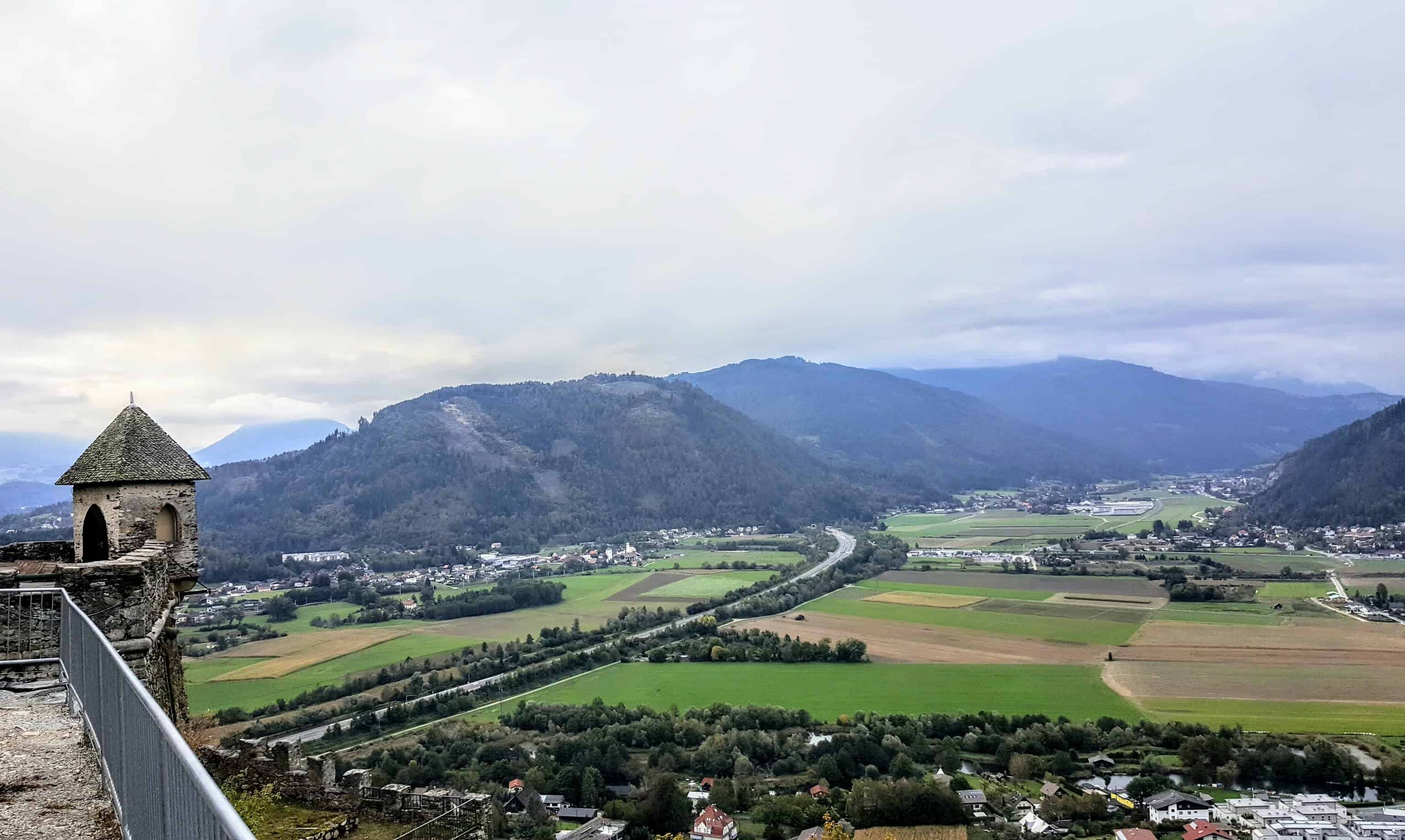 Panorama Blick Adlerarena Burg Landskron Richtung Treffen bei Villach Kärnten