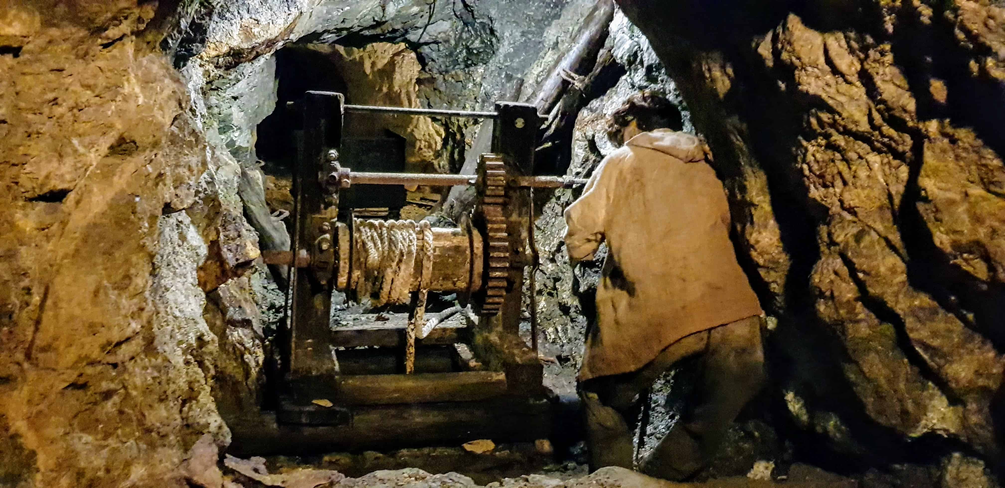 Nachstellung Arbeit im Stollen des Bergwerks Terra Mystica Bad Bleiberg