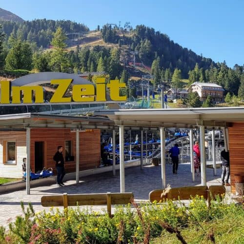 Startplatz Bergbahn Panoramabahn auf der Turracher Höhe zur Sommerrodelbahn und dem Erlebnisspielplatz