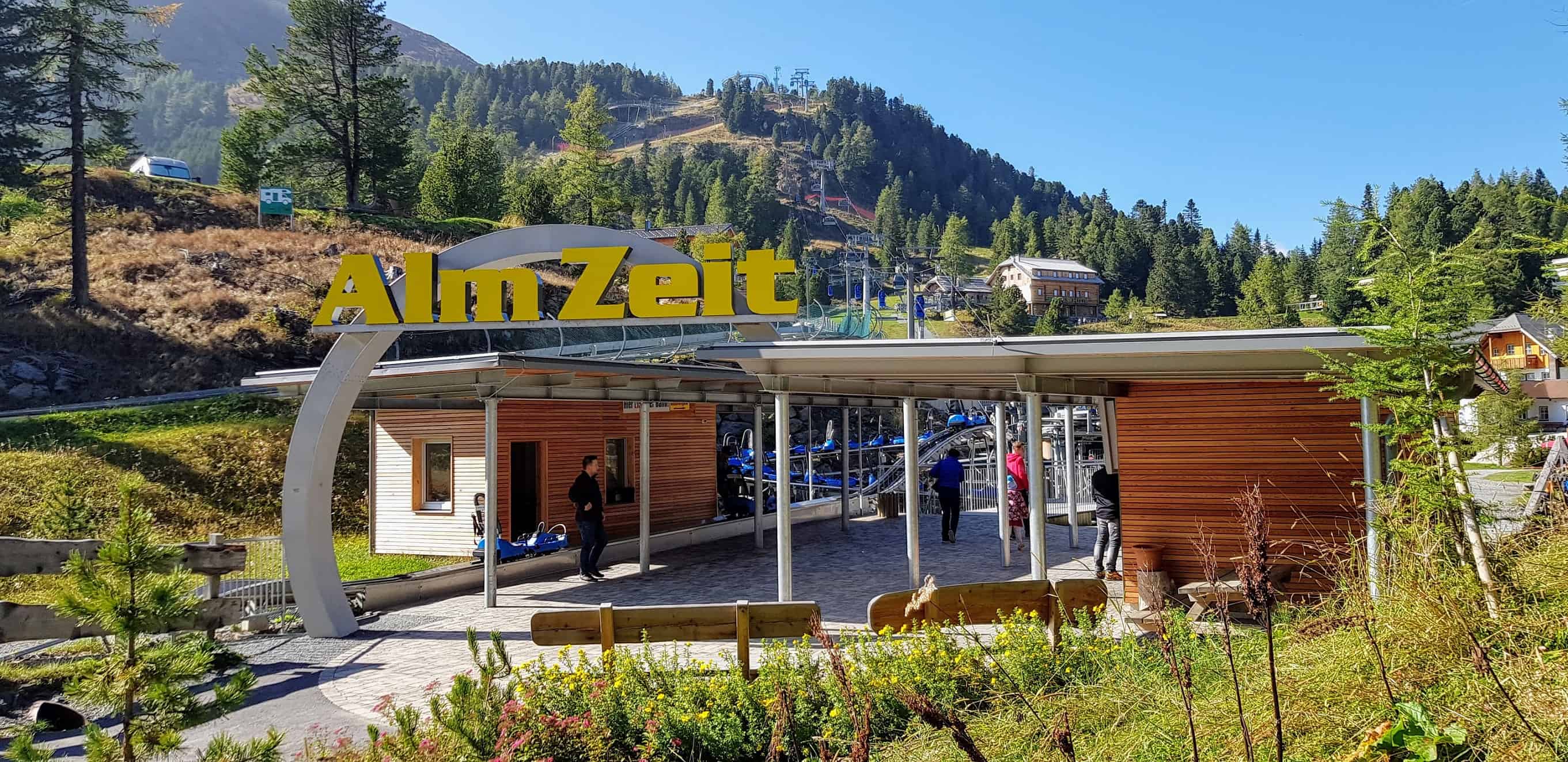 Startplatz Bergbahn Panoramabahn auf der Turracher Höhe zur Sommerrodelbahn und dem Erlebnisspielplatz