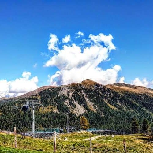 Turracher Höhe Wandern - Aussicht Bergbahn Panoramabahn - auf Nockberge in Kärnten. Schoberriegel und weitere Gipfel - Österreich