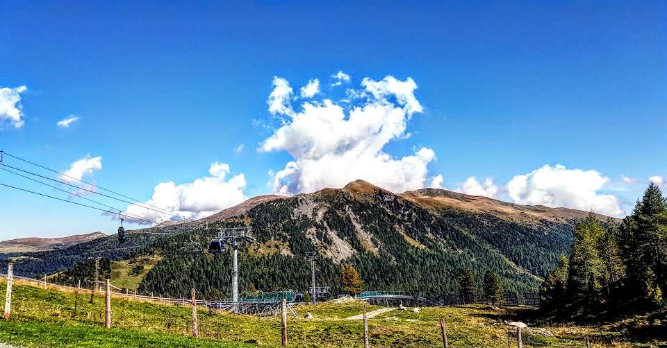 Turracher Höhe Wandern - Aussicht Bergbahn Panoramabahn - auf Nockberge in Kärnten. Schoberriegel und weitere Gipfel - Österreich