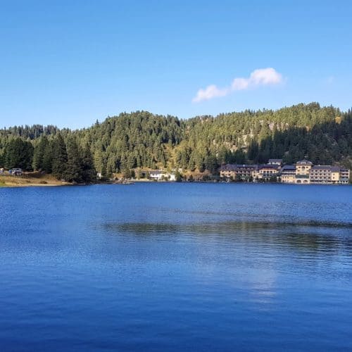 Turracher See auf der Turracher Höhe bei Ausflug zur Sommerrodelbahn Nocky Flitzer im Sommer