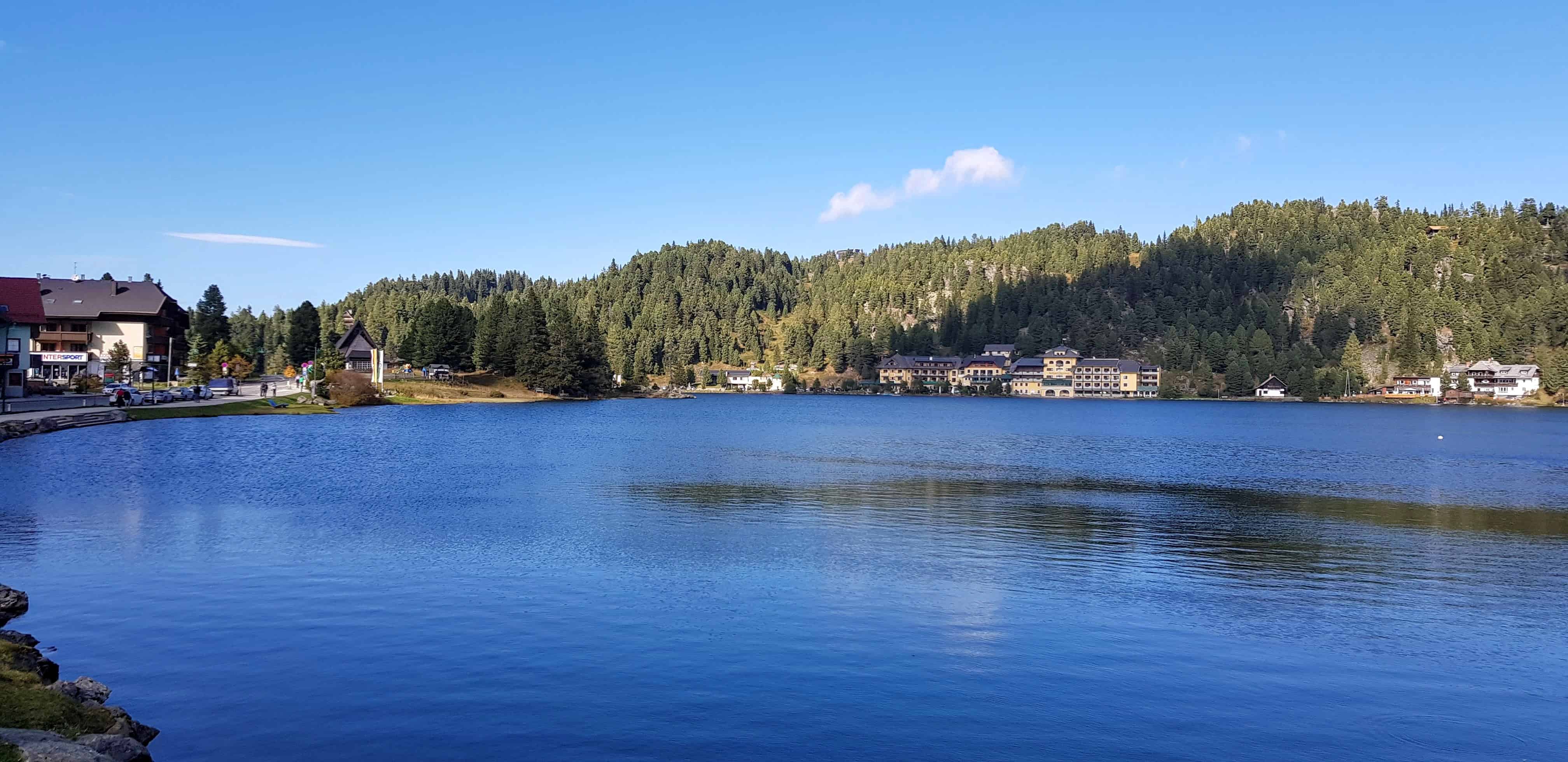 Turracher See auf der Turracher Höhe bei Ausflug zur Sommerrodelbahn Nocky Flitzer im Sommer