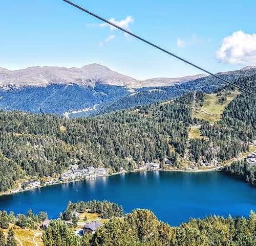 Turracher See als Ausflugstipp in der Region Nockberge bei der Grenze Kärnten und Steiermark auf der Turrach - Österreich