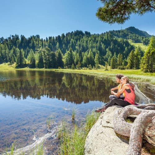 Bergsee bei Wanderung auf der Turracher Höhe in den Nockbergen und Urlaub in Kärnten.