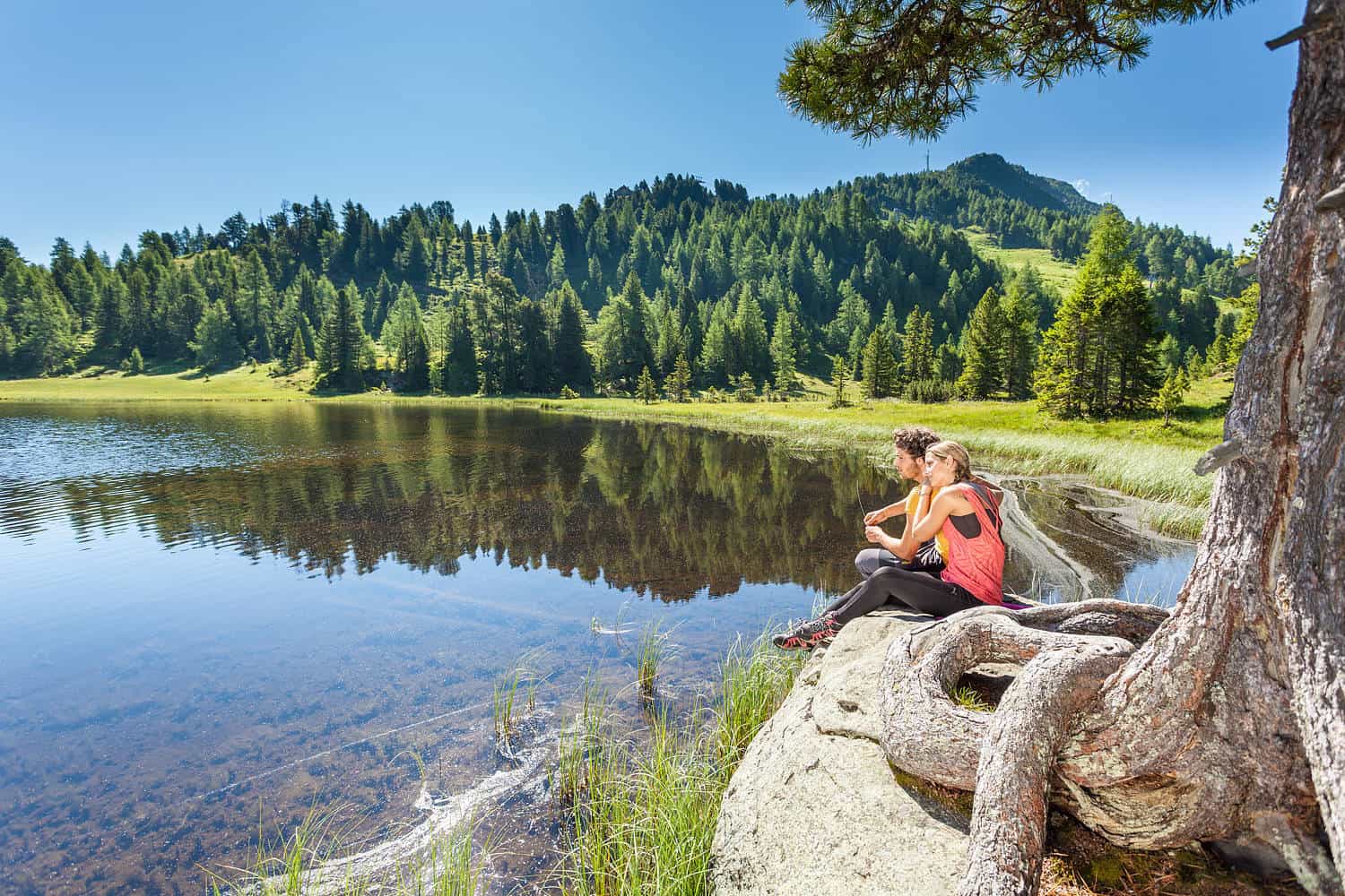 Bergsee bei Wanderung auf der Turracher Höhe in den Nockbergen und Urlaub in Kärnten.