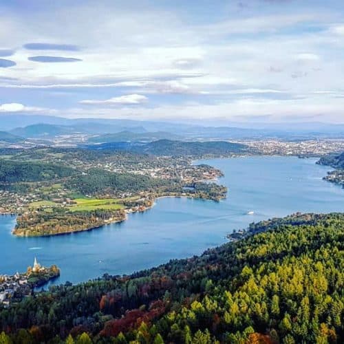 Ausflugsziel mit dem schönsten Panorama in Kärnten: Der Pyramidenkogel - hier mit Blick auf Klagenfurt, Maria Wörth & Wörthersee