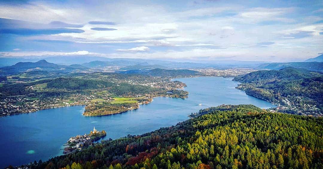 Ausflugsziel mit dem schönsten Panorama in Kärnten: Der Pyramidenkogel - hier mit Blick auf Klagenfurt, Maria Wörth & Wörthersee