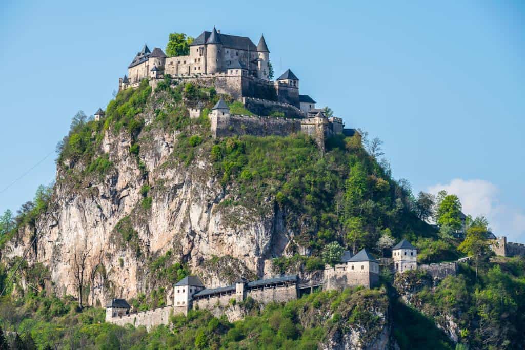 TOP-10 Ausflugsziel Burg Hochosterwitz in Kärnten, Österreich - Ausflugs-Highlight und Sehenswürdigkeit für die ganze Familie