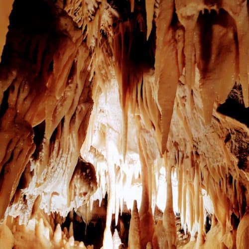 imposante Tropfsteine der Obir Tropfsteinhöhle - Sehenswürdigkeit in Österreich