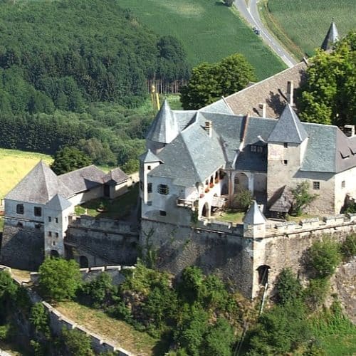 Burganlage Burg Hochosterwitz Kärnten für familienfreundlichen und kinderfreundlichen Tagesausflug in Kärnten, Österreich
