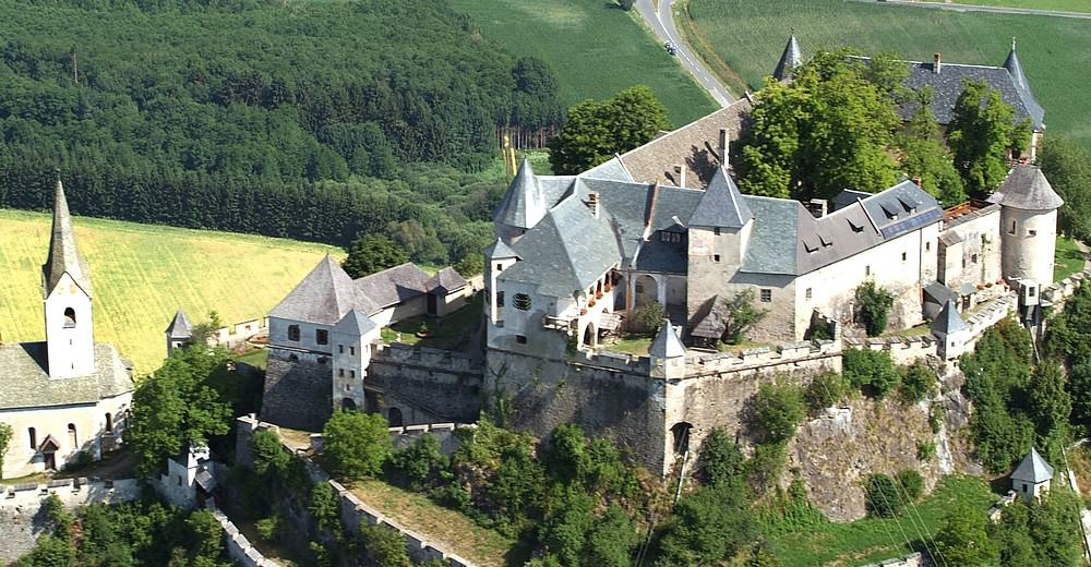 Burganlage Burg Hochosterwitz Kärnten für familienfreundlichen und kinderfreundlichen Tagesausflug in Kärnten, Österreich