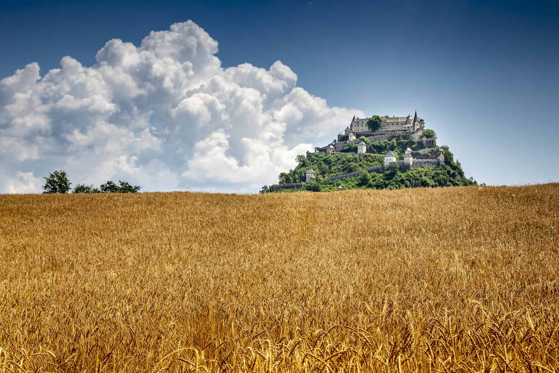 Burg Hochosterwitz im Sommer - Sehenswürdigkeit und TOP Ausflugsziel in Kärnten, Österreich