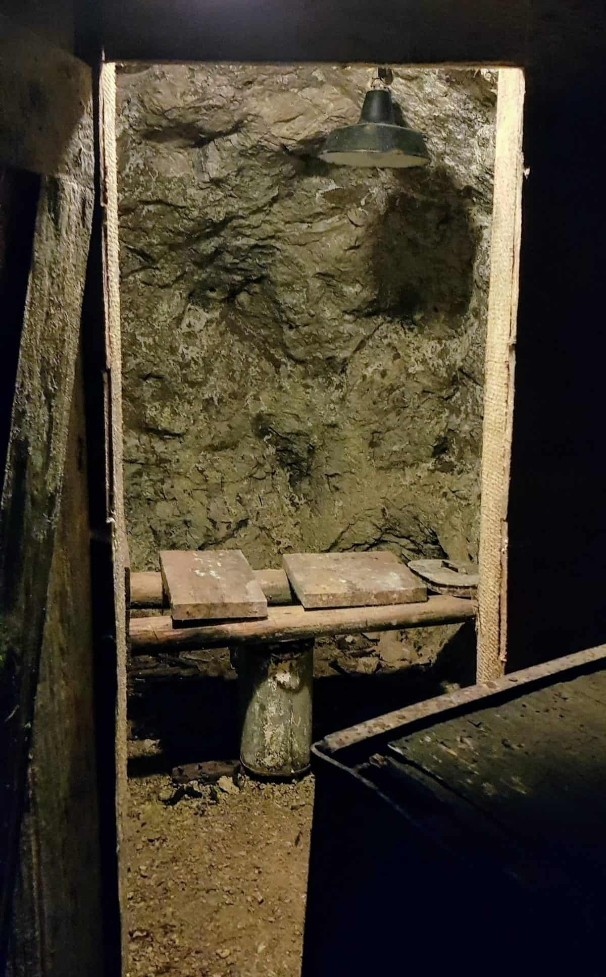 Stilles Örtchen im Stollen der Schaubergwerke Terra Mystica in Kärnten - Bergwerk & Ausflugsziel Nähe Villach in Bad Bleiberg