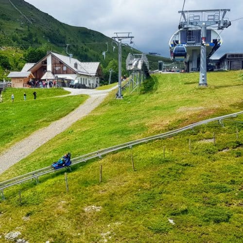 Panoramabahn Turracher Höhe mit Rodelbahn Nocky Flitzer, Kinderspielplatz Nockys Almzeit und Hütte