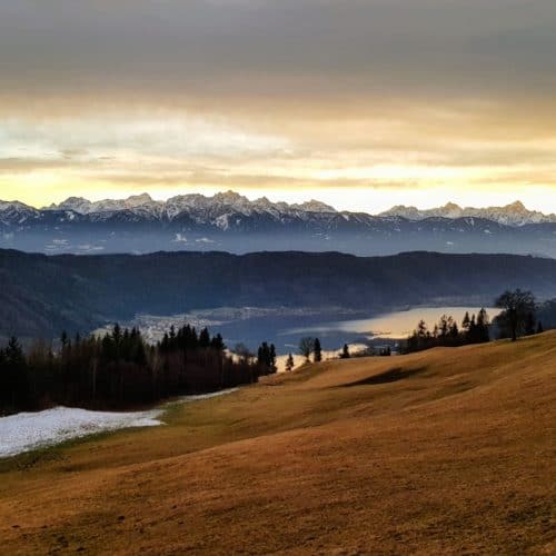 Wanderung Ossiachberg in Kärnten, Region Villach - Faaker See - Ossiacher See im Jänner.