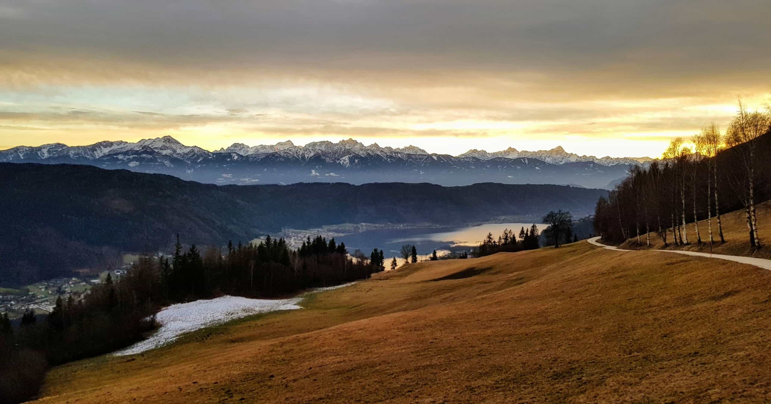 Wanderung Ossiachberg in Kärnten, Region Villach - Faaker See - Ossiacher See im Jänner.