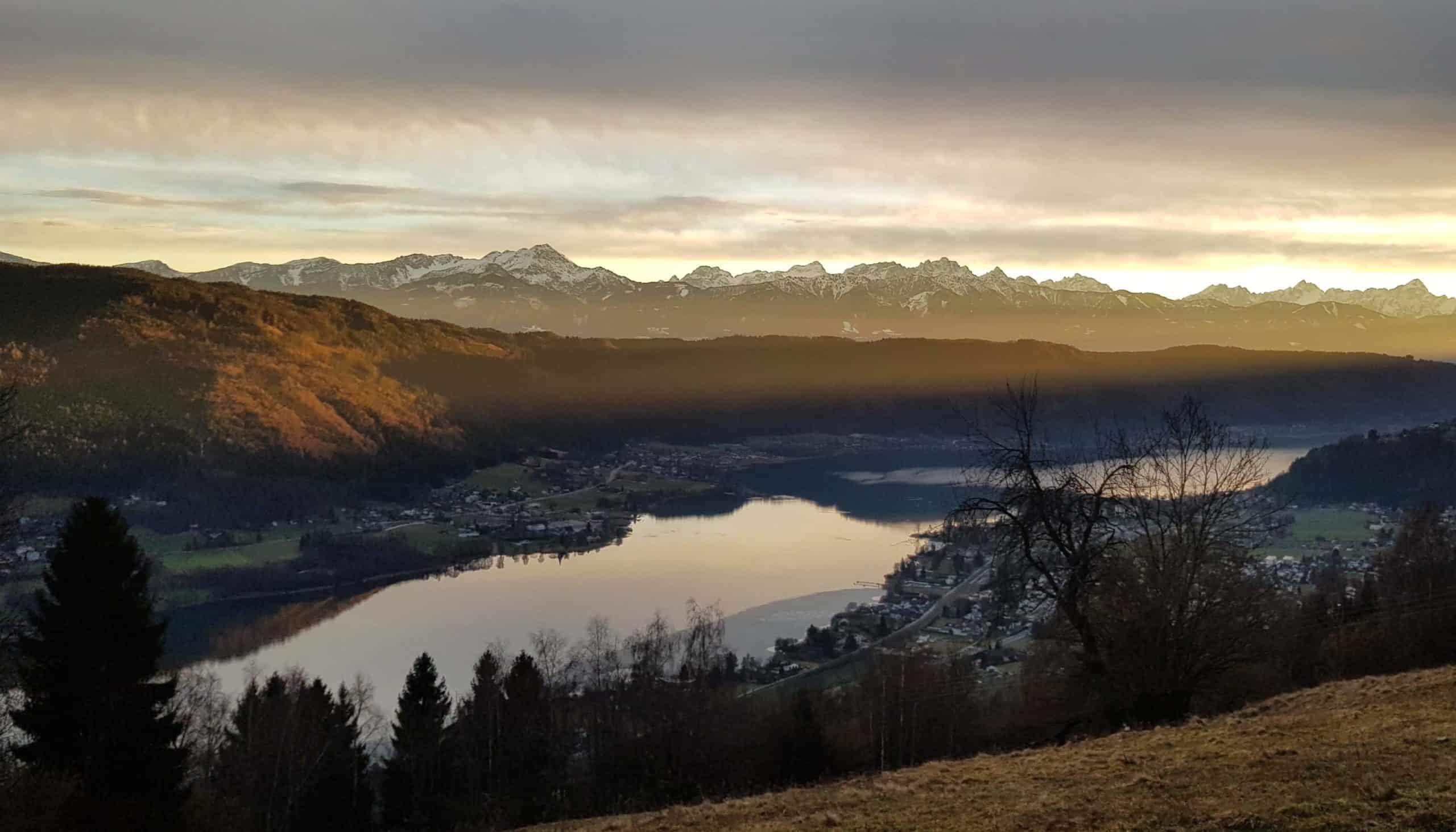 Ossiacher See mit Karawanken und Julische Alpen - Winterwandern in Kärnten