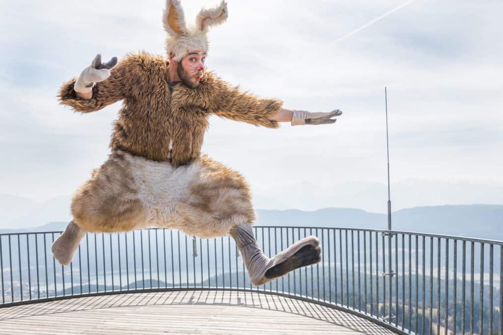 Osterhase am Pyramidenkogel am Wörthersee in Kärnten