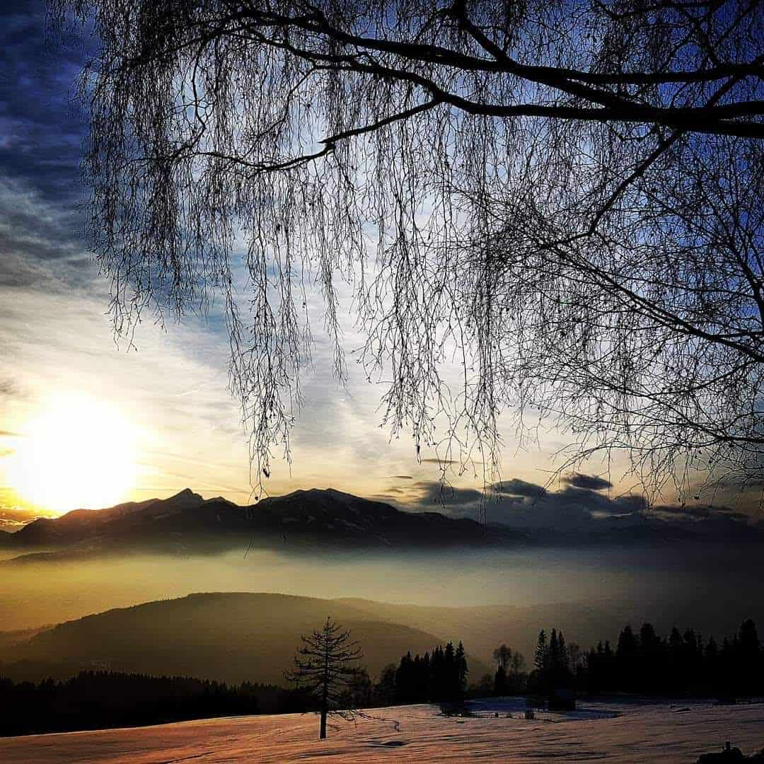 Winterwandern Region Millstätter See in Kärnten - Abendstimmung mit Schneelandschaft