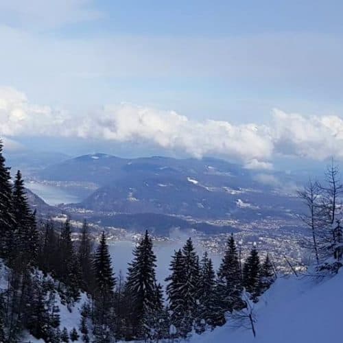 Skitour auf Dobratsch mit Blick auf Ossiacher See & Villach in Österreich, Kärnten.
