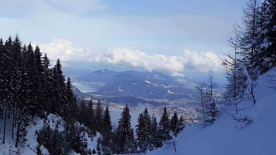 Skitour auf Dobratsch mit Blick auf Ossiacher See & Villach in Österreich, Kärnten.