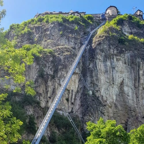 Schrägbahn auf die Burg Hochosterwitz in Kärnten - barrierefreies Ausflugsziel Nähe St. Veit und Klagenfurt in Österreich