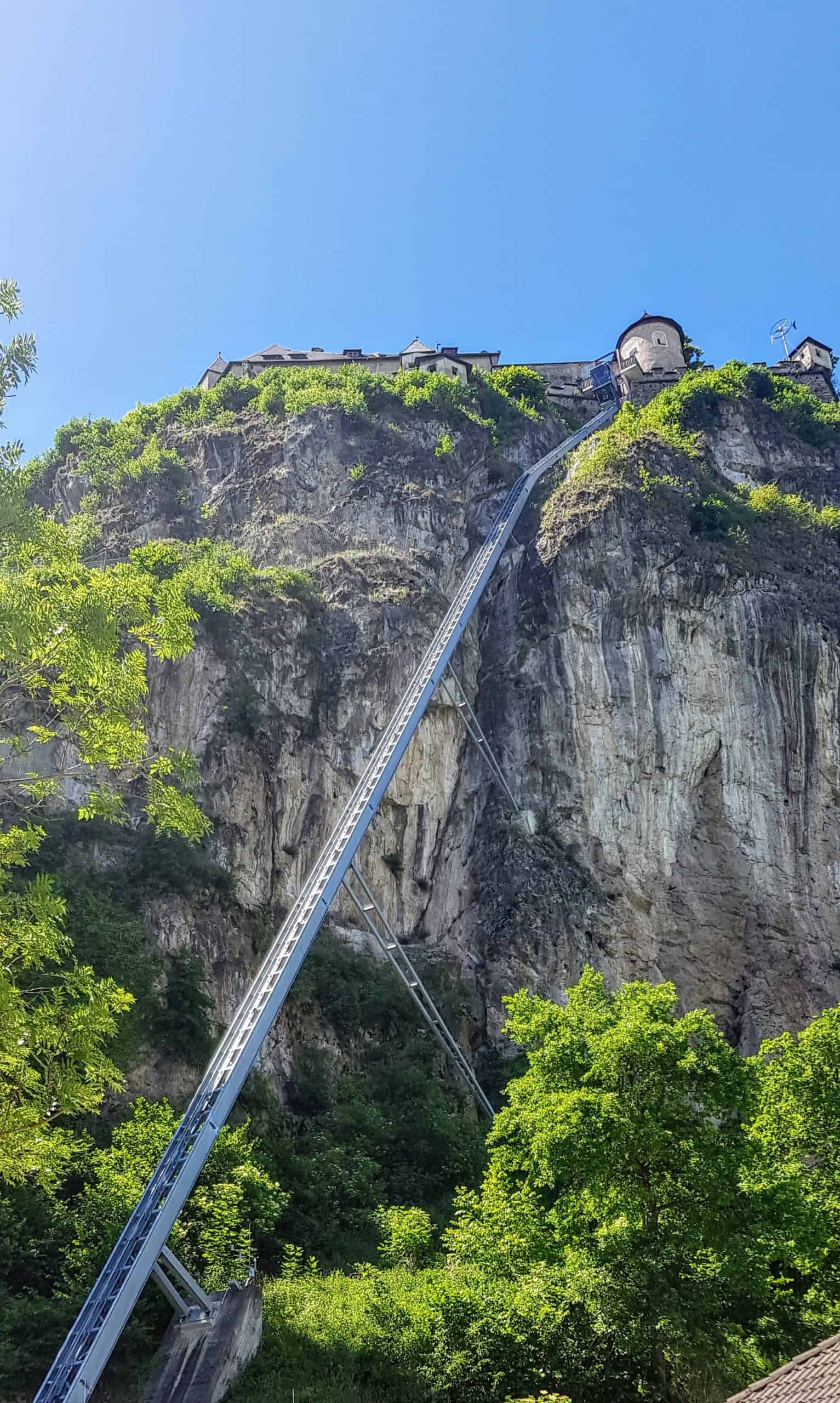 Schrägbahn auf die Burg Hochosterwitz in Kärnten - barrierefreies Ausflugsziel Nähe St. Veit und Klagenfurt in Österreich