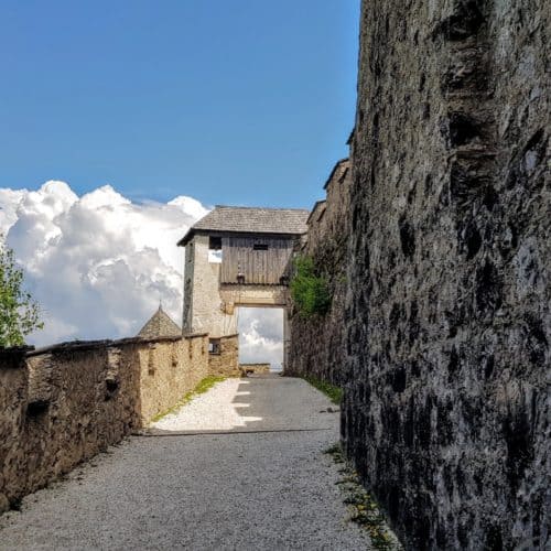 Mittelalterliche Burgtore - Brückentor Burg Hochosterwitz in Kärnten, Nähe St. Veit. Urlaub in Österreich