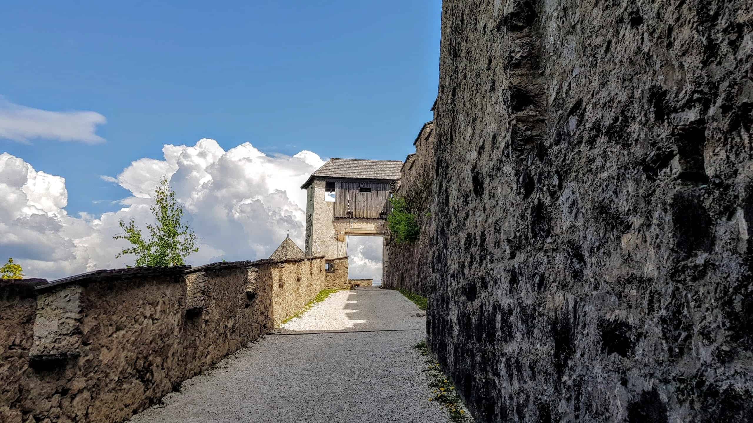 Mittelalterliche Burgtore - Brückentor Burg Hochosterwitz in Kärnten, Nähe St. Veit. Urlaub in Österreich