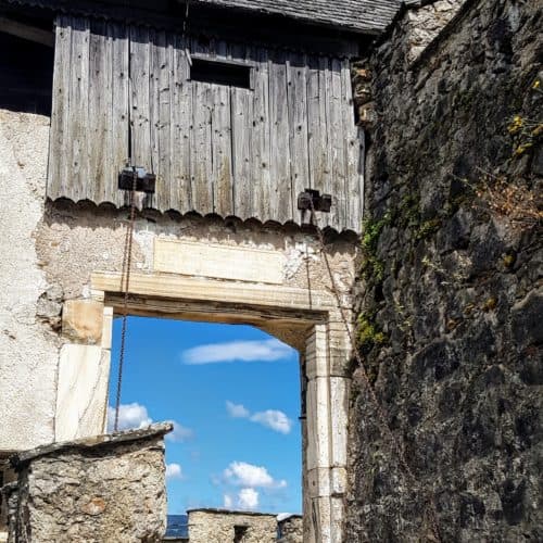 Brückentor - eines der 14 Burgtore der Burg Hochosterwitz in Kärnten, Nähe Klagenfurt am Wörthersee und St. Veit