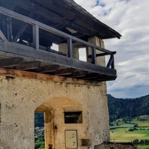 Historisches Brückentor zur Verteidigung von Feinden im Mittelalter - Sehenswürdigkeit in Österreich, Kärnten