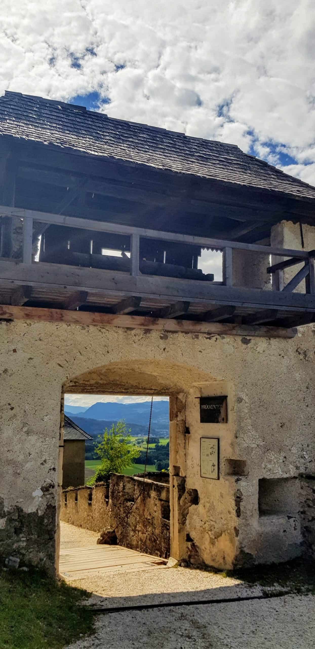 Rückseite Brückentor - Burgtor Hochosterwitz in Kärnten, familienfreundliches Ausflugsziel Nähe Klagenfurt am Wörthersee und St. Veit