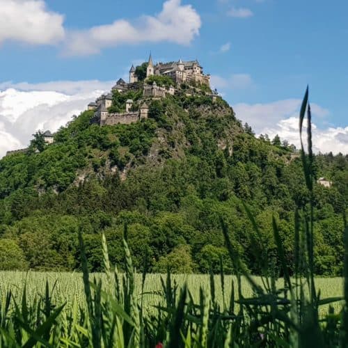 Burgen und Schlösser in Österreich - Burg Hochosterwitz. Mittelalterliche Burg auf Fels in Kärnten.