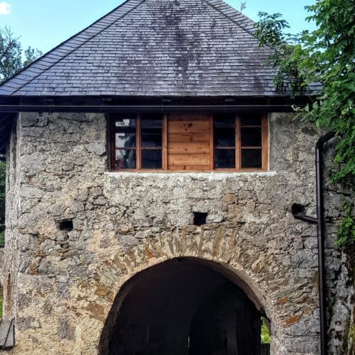 Engeltor - mittelalterliches Burgtor auf der Burg Hochosterwitz in der Nähe von Klagenfurt am Wörthersee in Kärnten