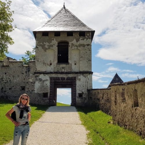 Landschaftstor - eines der 14 Burgtore der Burg Hochosterwitz in der Urlaubsregion Mittelkärnten in Österreich.