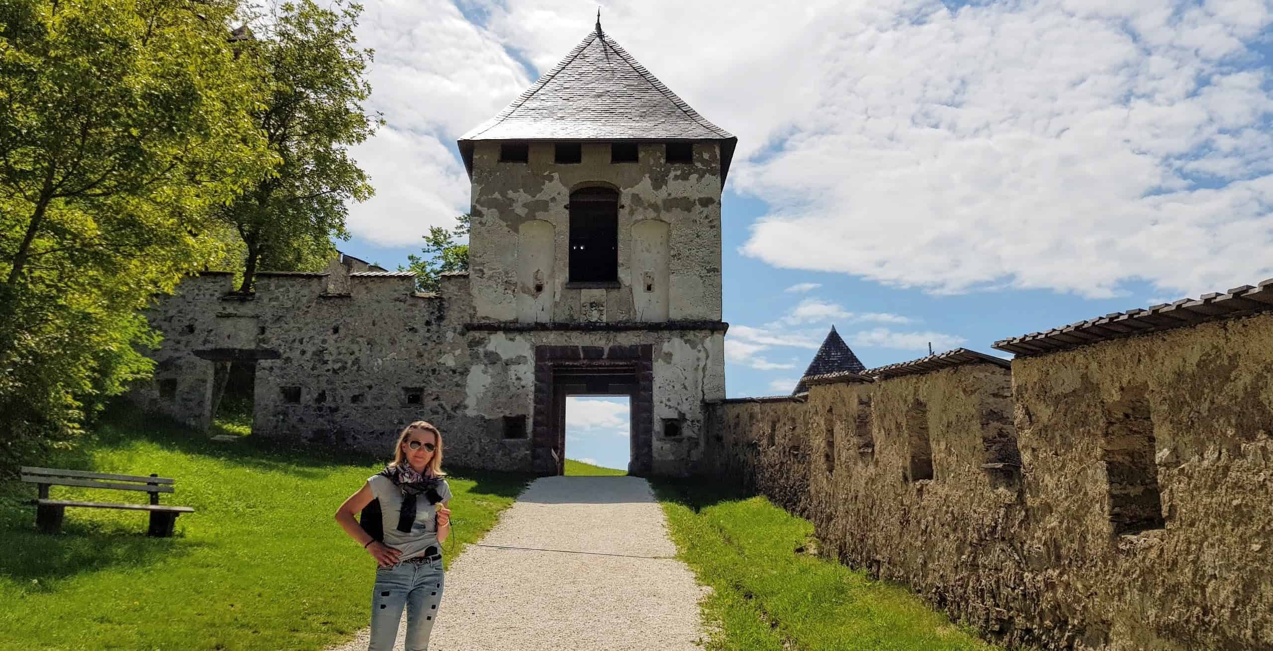 Landschaftstor - eines der 14 Burgtore der Burg Hochosterwitz in der Urlaubsregion Mittelkärnten in Österreich.