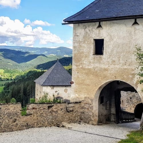 Geschichte Kärnten - Mittelalter: Rückseite Löwentor auf der Burg Hochosterwitz in der Nähe von St. Veit