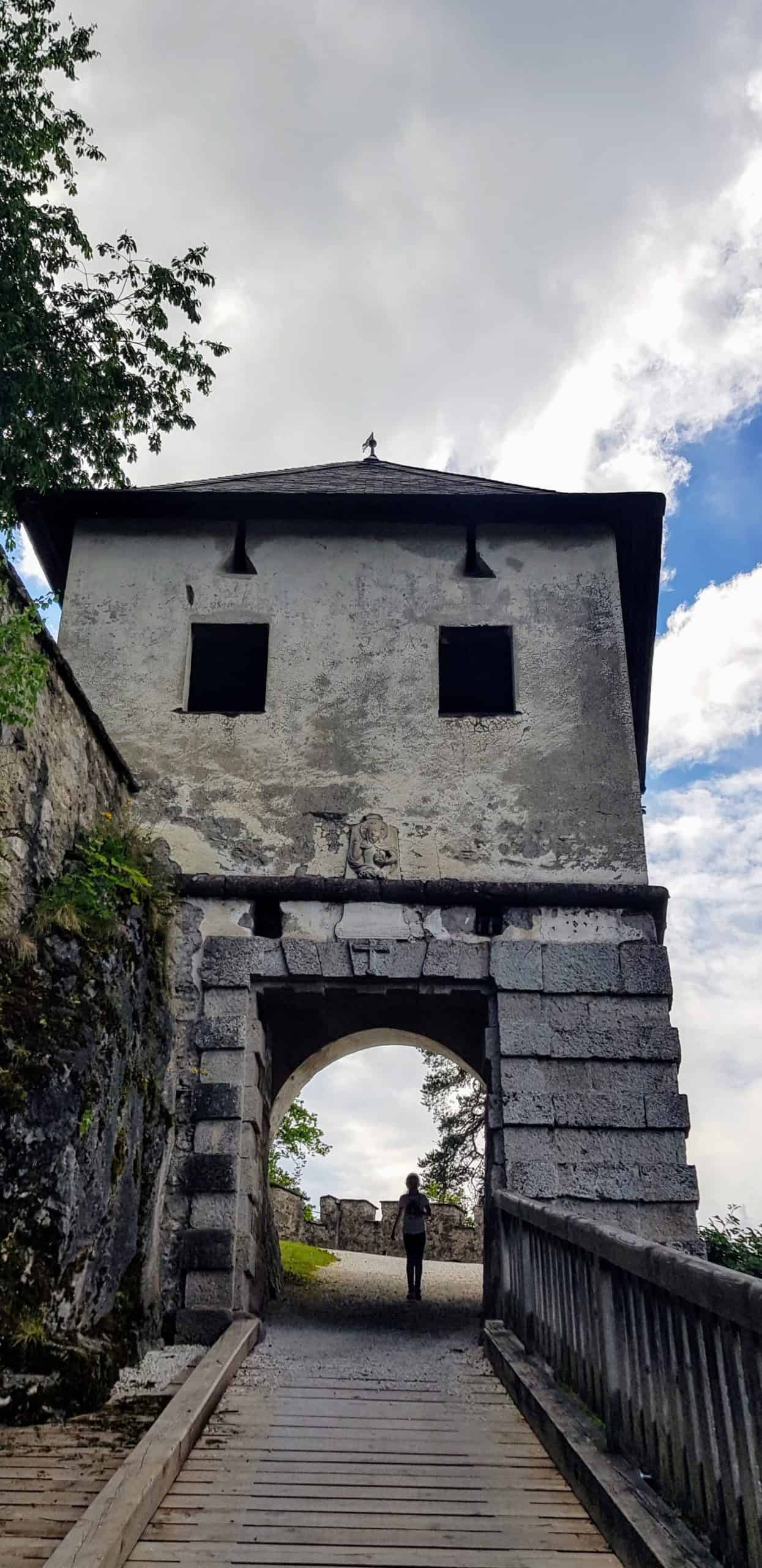 Löwentor - Burgtor des familienfreundlichen Mittelalter-Ausflugsziels Hochosterwitz in Österreich. Frei mit Kärnten Card.