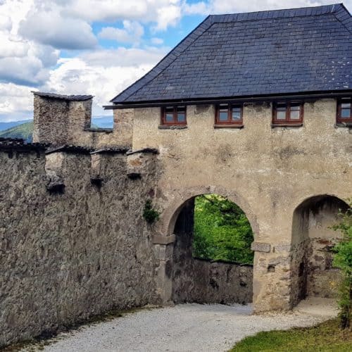 Manntor Rückseite - Mittelalter-Burgtor des Kärntner Ausflugsziels Hochosterwitz, Nähe Klagenfurt und St. Veit bei Österreich-Urlaub