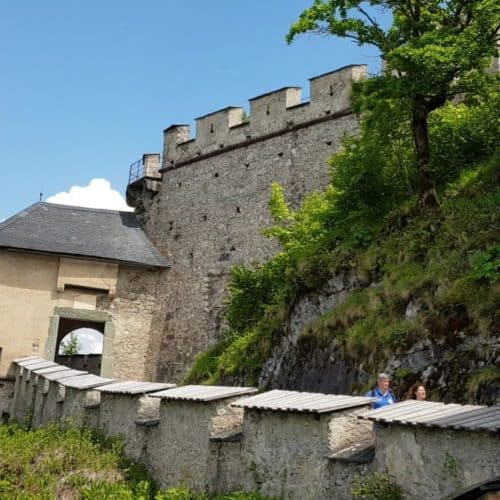 Mittelalterliches Mauertor auf der Burg Hochosterwitz - familienfreundliches Ausflugsziel in Kärnten