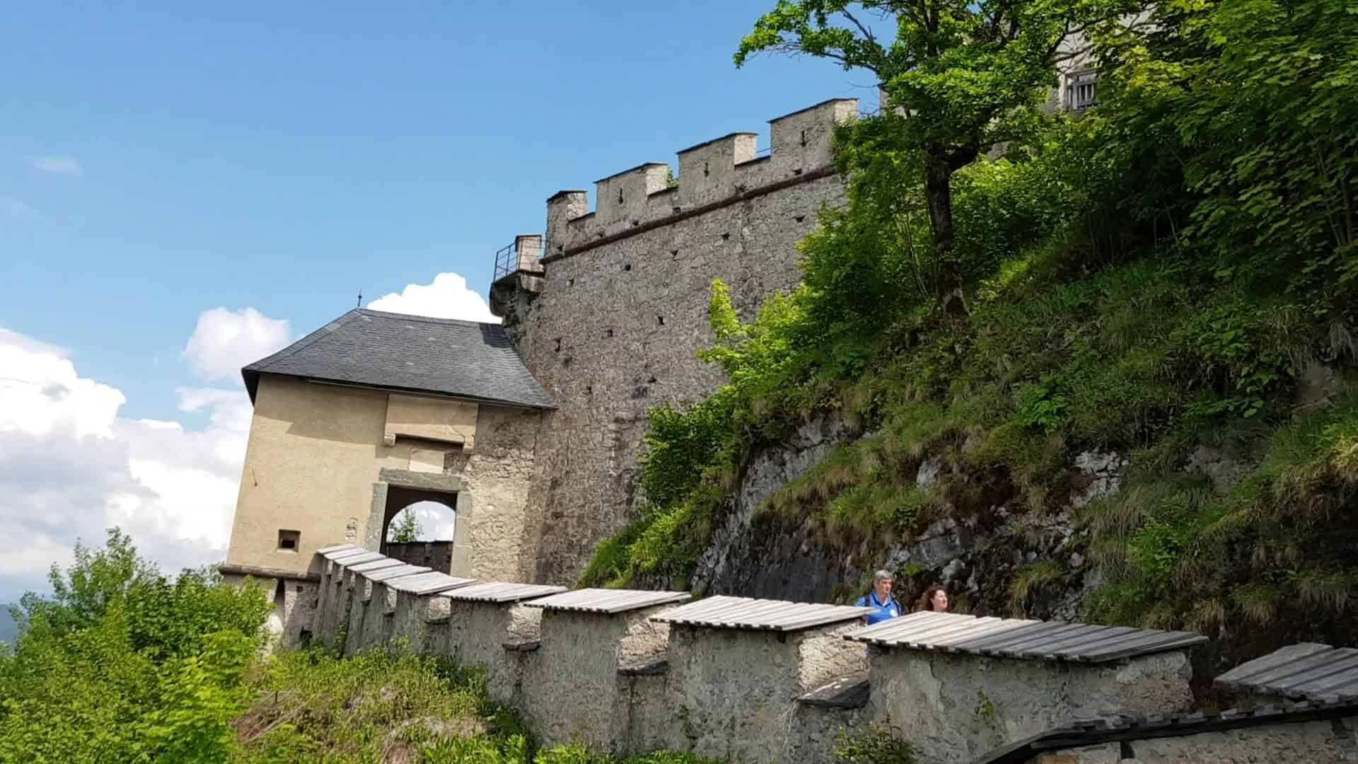 Mittelalterliches Mauertor auf der Burg Hochosterwitz - familienfreundliches Ausflugsziel in Kärnten