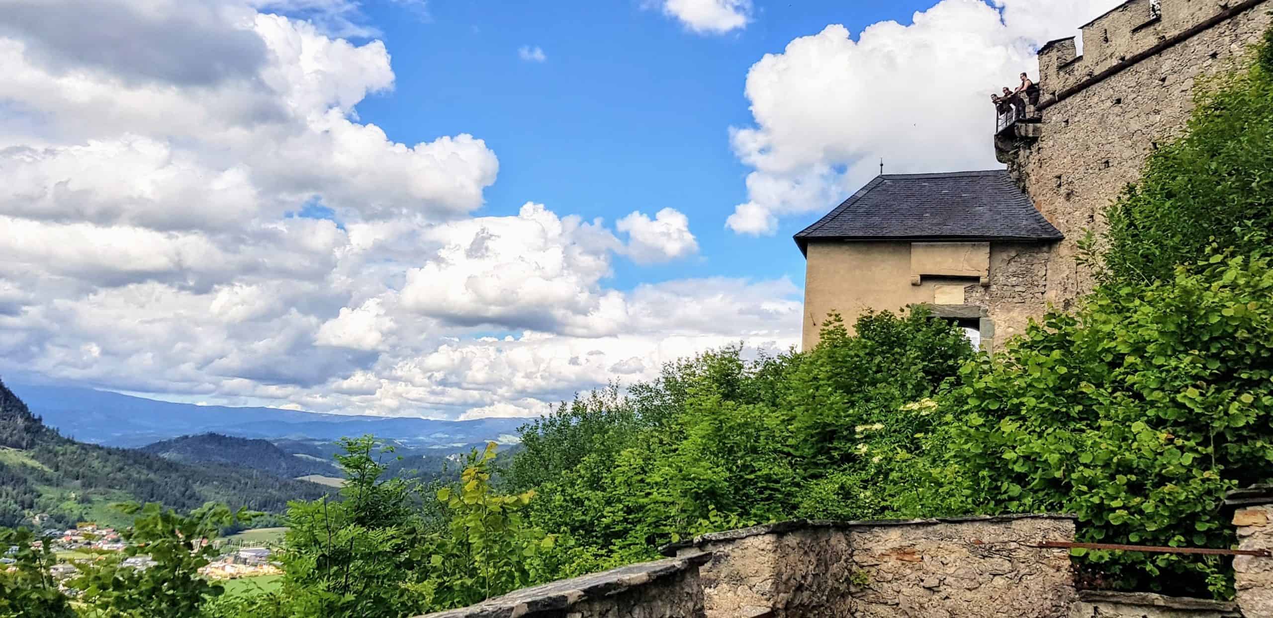 Blick auf Mauertor Hochosterwitz - familienfreundliches Ausflugsziel mit Kärnten Card