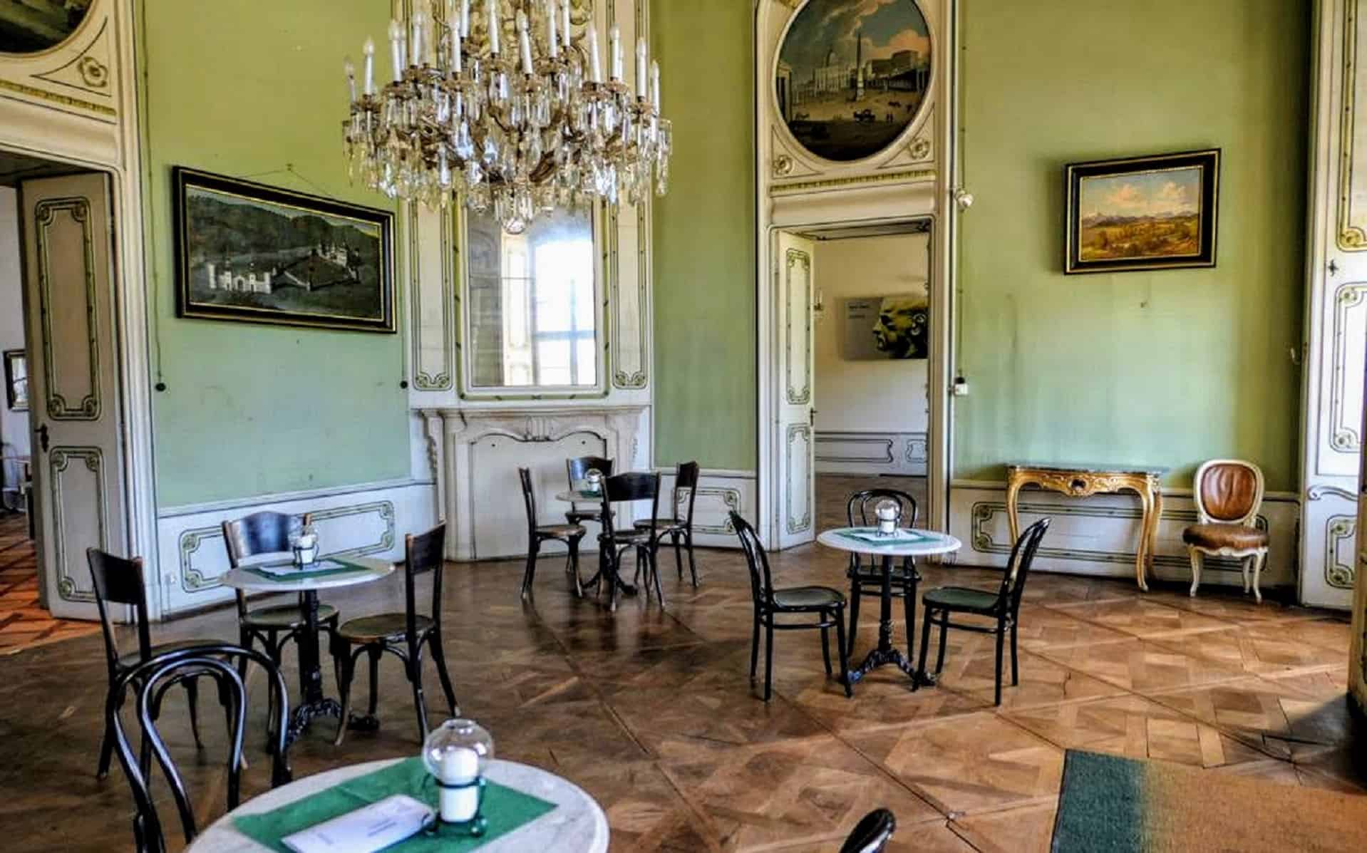 Schlosscafe Rosegg in der Nähe von Velden am Wörthersee. Eigentum Familie Liechtenstein. Geheimtipp für Ausflüge in Kärnten.