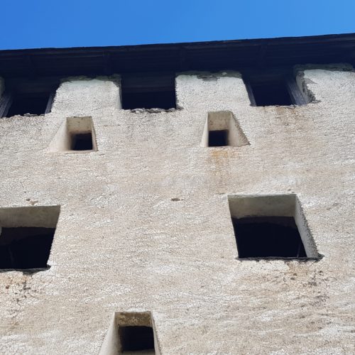 Waffentor - eines der 14 Burgtore der Hochosterwitz in Mittelkärnten, Ausflugsziel Nähe St. Veit und Klagenfurt