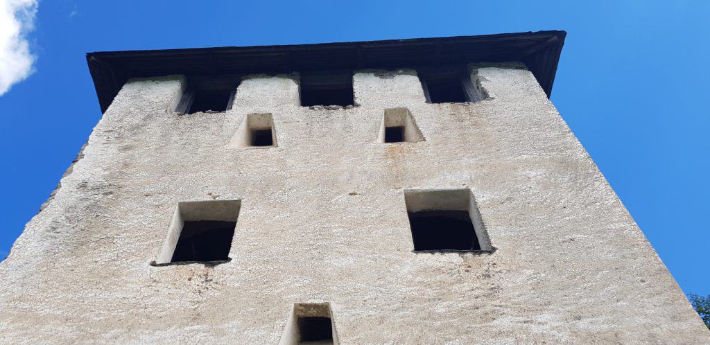 Waffentor der historischen Sehenswürdigkeit Burg Hochosterwitz in Österreich