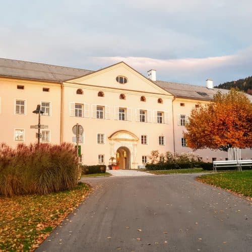 Stift Ossiach in der Urlaubsregion Villach - Faaker - Ossiacher See in Kärnten. Sehenswürdigkeit in Österreich.