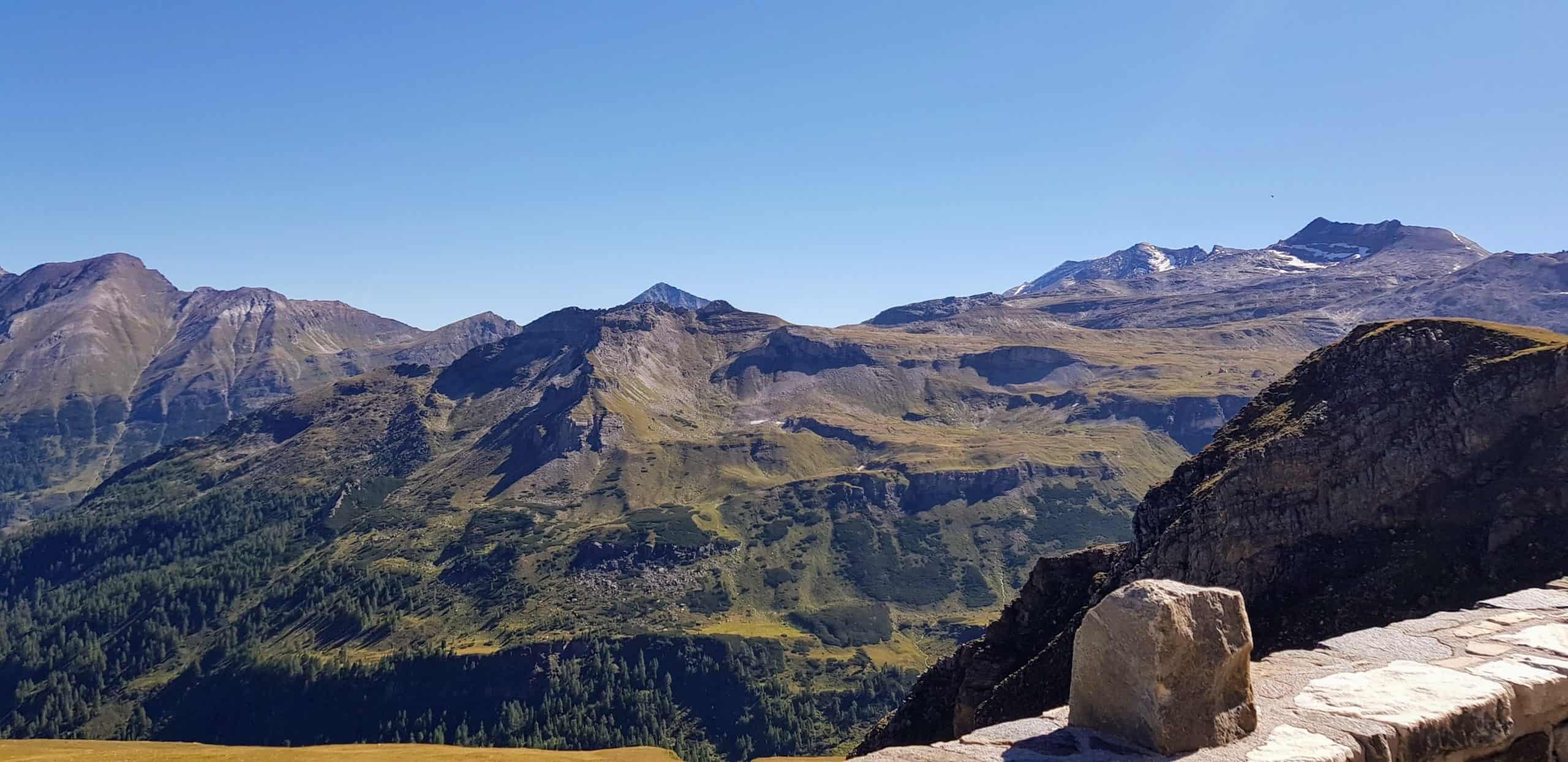 Berge im Nationalpark Hohe Tauern. Zahlreiche 3.000er entlang der Glocknerstraße in Österreich.